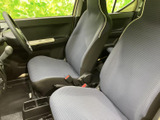 運転しやすいシンプルなデザインの室内。操作もスムーズに行え、快適なドライビングをサポートします。機能性も重視されています。