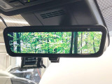 【デジタルインナーミラー】後席の大きな荷物や同乗者で後方が確認しづらい時でも安心!カメラが撮影した車両後方の映像をルームミラー内に表示。クリアな視界で状況の確認が可能です!