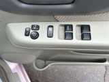 ゆったりと広い店内で、お車の悩みや各種相談を承ります。