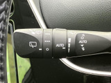 雨天時でも快適な視界を確保するワイパーシステム。操作も簡単で、安心して運転できます。