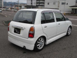 車両、磨きコーティング済みで目立つ傷凹みなく、全体的に艶があり大変キレイで年式を感じさせない良好なコンディションです。