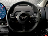 3スポークの扱いやすいスポーツステアリングです。
