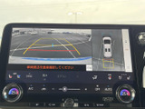 周囲の状況を把握しやすいクリアな映像で、安全運転をサポートします。駐車支援機能も搭載し、初心者の方にも安心です。