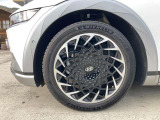フロントタイヤサイズ、255/45R20 PILOT SPORT EV
