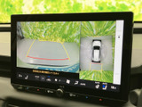 駐車や後退時の安全をサポートするバックモニター。後方の状況を映像で確認でき、安心して運転操作を行えます。