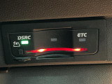 【ETC】有料道路を利用する際に料金所で停止することなく通過できる、ETC車載器(ノンストップ自動料金収受システム機器)が装備されています。セットアップを行うことで利用可能になります。