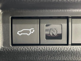 【パワーバックドア】スマートキーや運転席のボタンを押すだけでリアゲートが自動で開閉します!荷物を持っている時や、高い位置にあるバックドアを閉める際に便利な機能です♪