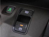 オートブレーキホールド機能付き電子パーキングブレーキ!ブレーキペダルを足から離しても停車状態を保ちます。アクセルを踏めば自動でブレーキが解除され、発進可能!