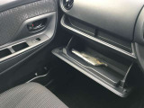 車検証入れや小物が入ります。