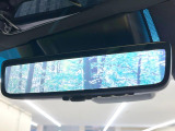【デジタルインナーミラー】後席の大きな荷物や同乗者で後方が確認しづらい時でも安心!カメラが撮影した車両後方の映像をルームミラー内に表示。クリアな視界で状況の確認が可能です!