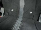 ◆ISOFIX◆シートベルトいらずでチャイルドシートと固定金具を連結するだけでガッチリ固定できます。