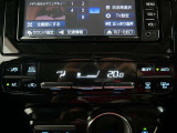 「オートエアコン」が付いています。1年中快適な室内を提供!車内温度を設定すると、風量を自動で調節してくれます。