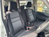 毎日過ごす運転席は要チェック。シートのへたり・擦れ、視界のイメージまで伝わる重要ポイント。