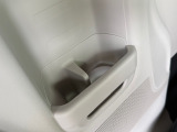 ドリンクに加え、ボックスティッシュなども収納可能。下部にはスリットを設けて入れたオモチャが見えるよう配慮しました。