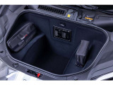 純正工具KIT、パンク修理剤が搭載されています。