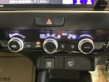 【オートエアコン】外気温や日差しに合わせて、賢く空調をコントロール。設定した温度をキープし続けてくれるから、運転に集中することができます。