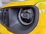 視認性の高いLEDヘッドライト標準装備です。