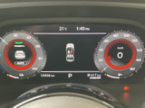 スタイリッシュなデザインと分かりやすい表示で、車の状態を常に把握できます。運転に必要な情報を一目で確認できます。