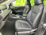 質感溢れるドアトリムが、車内の雰囲気を高めます。細部にまでこだわった、上質な空間を演出。