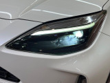 【LEDヘッドライト】悪天候や夜間走行時も良好な視界を確保し安心して運転できる高輝度LEDヘッドライトを装備!点灯速度が早く、消費電力も抑えられています。