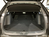 大きな開口部の荷室スペースはとても広々としています。 大きな荷物も楽々収納出来ちゃいますよ♪ 大は小を兼ねると言いますしスペースは大きい事に越した事はありませんね!