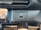 USBチャージャーも装備されております。