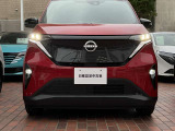 白い光で明るいLEDヘッドライト。フォグランプも装備して安全運転をサポート。トンネルなどで便利なオートライト、対向車や先行車・周囲の明るさでハイ/ローを自動で切替えるハイビームアシストも付いています