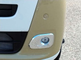 フォグランプ搭載のお車です。障害物を検知するソナーセンサーが取り付けられています。