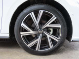 215/45R17インチ・アルミホイールになります。
