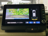 安全運転をサポートする機能が充実。周囲の状況を映像で確認でき、万が一の際にも役立ちます。駐車支援機能も搭載。