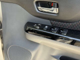 運転席ドアスイッチ周辺です。