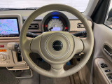 【純正革巻きステアリング】上質な革を使用することで、手にしっかり馴染みとても運転しやすいハンドルです♪