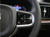 最新の音声認識技術により、自然に話しかけるだけであなたの指示を理解します。特定の言い回しを憶えておく必要はなく、エアコン/ナビゲーション/エンターテイメント/などを、ボイスコントロールで操作できます。