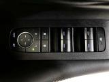 パワーウインドウも付いていますので、窓の開け閉めもスイッチ一つで簡単に行うことが出来ます。