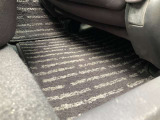 運転席側後部座席フロアマット