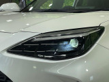【LEDヘッドライト】悪天候や夜間走行時も良好な視界を確保し安心して運転できる高輝度LEDヘッドライトを装備!点灯速度が早く、消費電力も抑えられています。