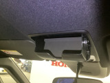 サングラスボックス。運転席側からワンタッチで簡単に取り出すことが可能です。