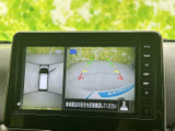 駐車時の後方確認をサポートし、安全な後退運転を実現します。狭い場所での取り回しもスムーズに行えます。