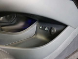 センターコンソールの下にはシガーソケットやUSB端子の差し込み口があります
