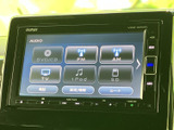 ラジオやCD、iPodなど、様々な音源を楽しめます。お好みの音楽で、ドライブタイムをより快適に過ごせます。
