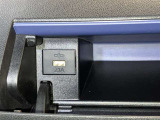 スマートフォンやお手持ちの機器のバッテリー残量が少なくなっても、運転中に充電ができるので安心ですね!
