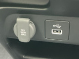 必要な情報を一目で確認できる、視認性の高いメーターです。運転中の安全をサポートし、快適なドライブを演出します。