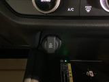 【アクセサリーソケット(電源ソケット)】電源からケーブルをつなげば、スマートフォンなどの電子機器の充電などを行うことができます!ゲーム機器や、カメラの充電にも便利ですね。