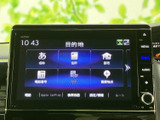 多彩な機能を搭載し、目的地までのナビゲーションやエンターテインメントを手軽に楽しめます。Apple CarPlayにも対応し、スマートフォン連携も可能です。
