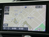 鮮明な地図表示で、スムーズなナビゲーションを実現。リアルタイムの交通情報も確認でき、お出かけの不安を軽減します。
