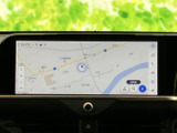 鮮明な地図表示で、スムーズなルート選択をサポート。現在地情報や周辺施設検索など、旅の情報を手軽に確認できます。