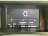 マルチインフォメーションディスプレイです。燃費や走行距離が分かり、半ドアなど車に異常がある際に警告してくれます。