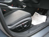 運転席シートになります。