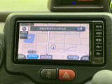 鮮明な地図表示で、スムーズなナビゲーションを実現。現在地情報と合わせて、安全運転をサポートする頼もしいパートナーです。