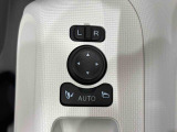 オート格納機能付きミラー キーフリーシステムのドア施錠に連動して自動的に格納!乗降時のミラー操作の手間が省けて便利です♪閉じ忘れを防げるほか、降車の直前まで後方の確認ができます!!